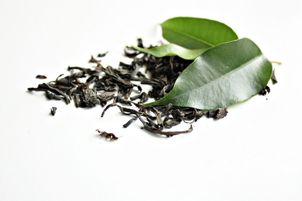 Afvallen met groene thee - blaadjes en gedroogd
