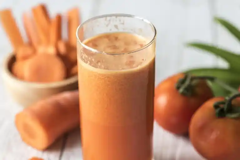 afvallen met shakes kan met dit glas wortelsap en tomaat