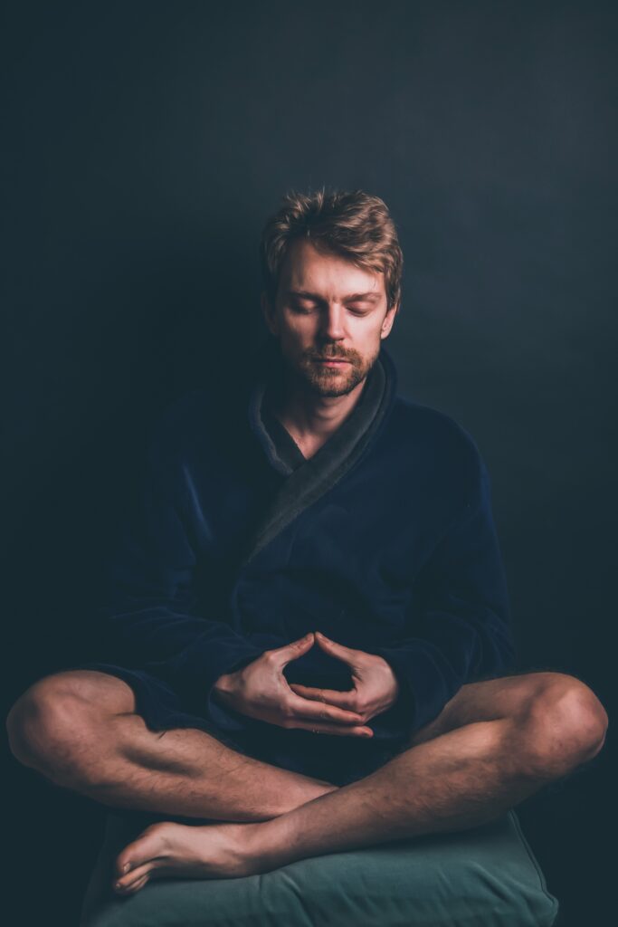Man die begint met Yoga